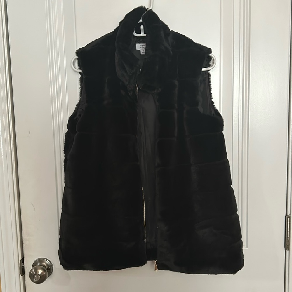 Proceeds go to Charity! Crown & Ivy Faux Fur Vest